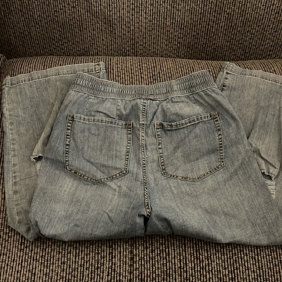 Lane Bryant: Pull on Wide Leg Capri Jean - Destructed - Picture 5 of 10